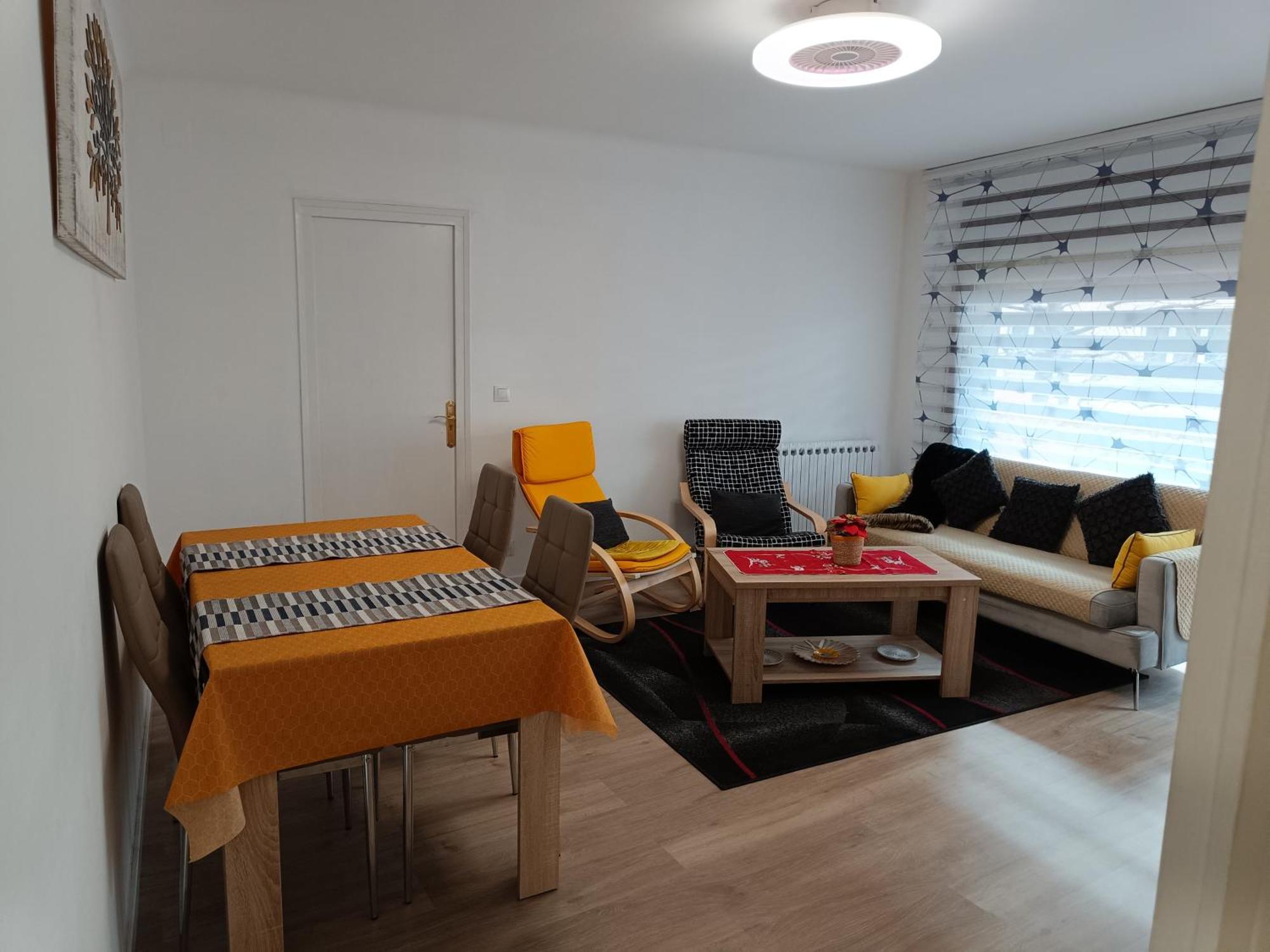 Apartamento Estel La Seu d'Urgell Exterior photo